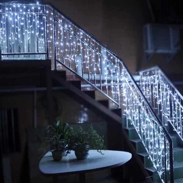 sople-lampki-200led-kurtyny-swietlne-bialy-zimny-6.jpg